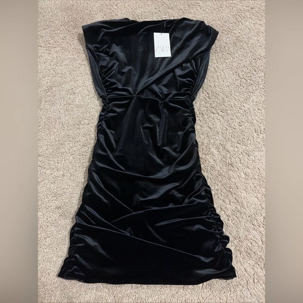 NWT Zara Black Velvet Ruched Mini Dress Shoulder Pads Size Medium Cut Out - Picture 2 of 10